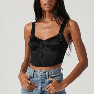 ASTR THE LABEL LARINNA TOP BLACK